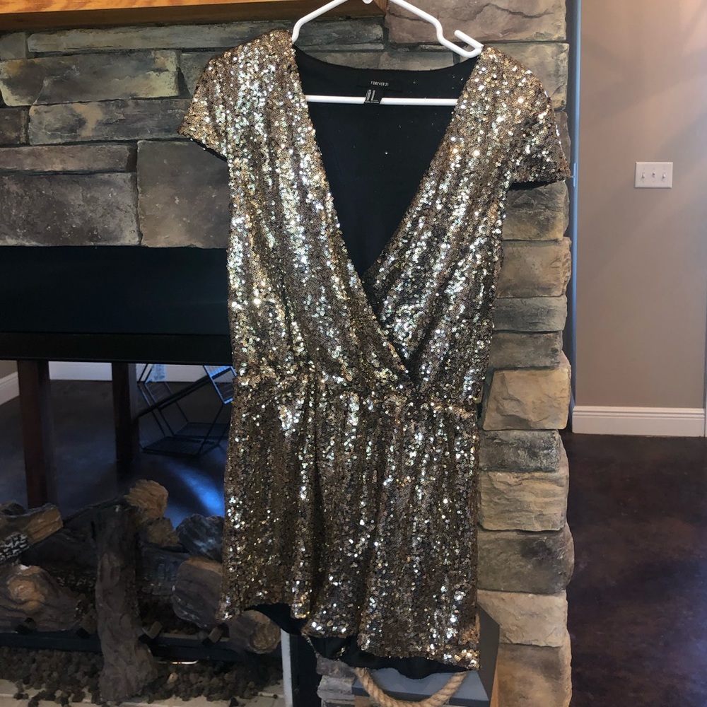 🌟Forever 21 Gold Sequin Romper🌟